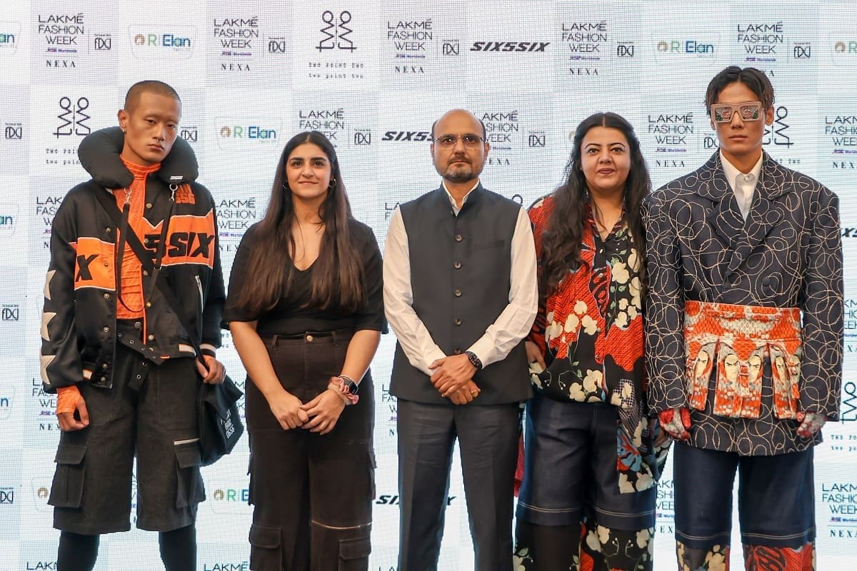 In partnership with FDCI, R|ELANTM FABRIC 2.0 collaborated with the brands SIX5SIX and TWO POINT TWO to present relaxed streetwear fun fashion at the LAKMÉ Fashion Week.