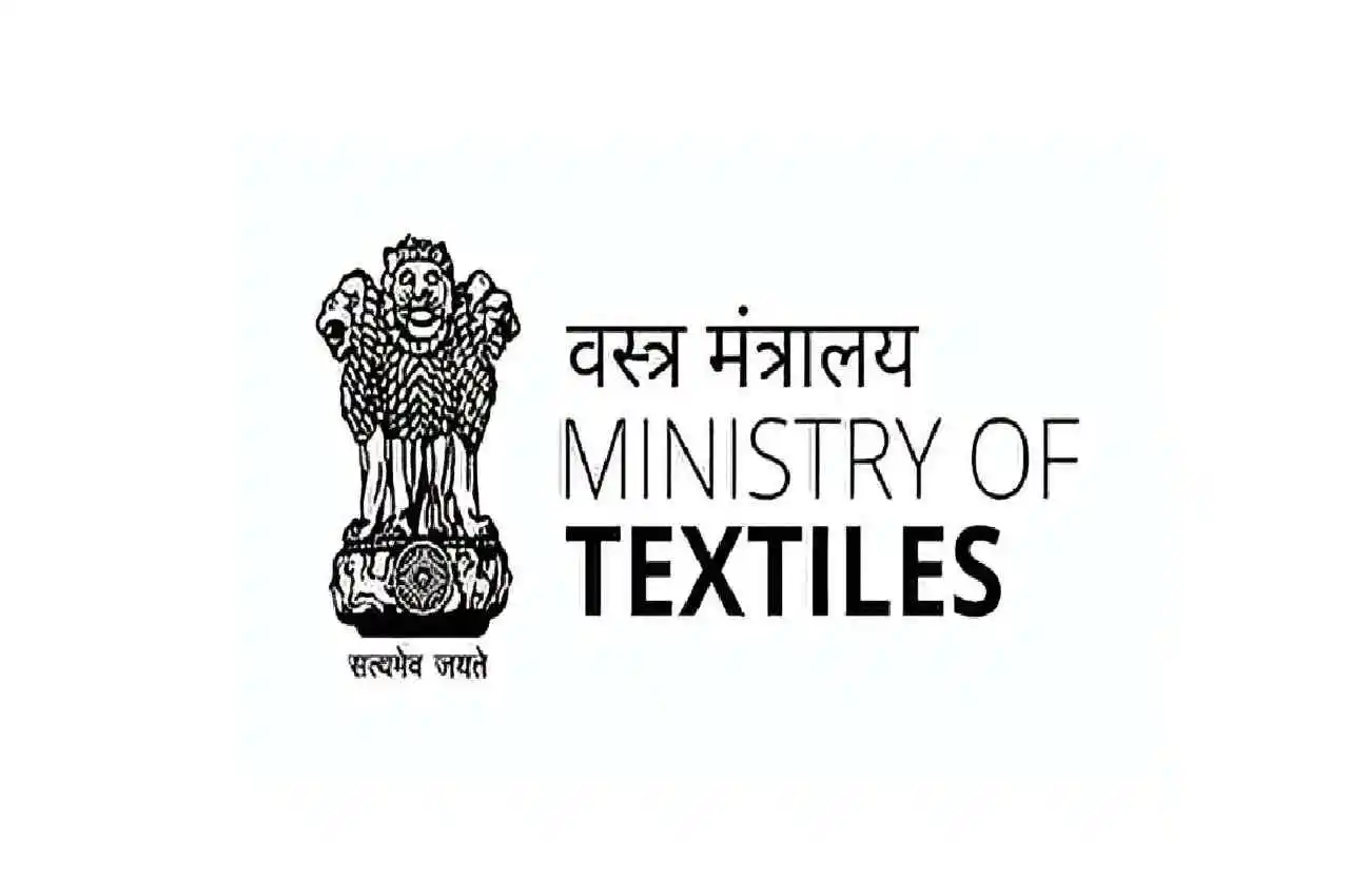 The Ministry of Textiles Inspects Pulagurthi Fabric Items for ODOP Promotion